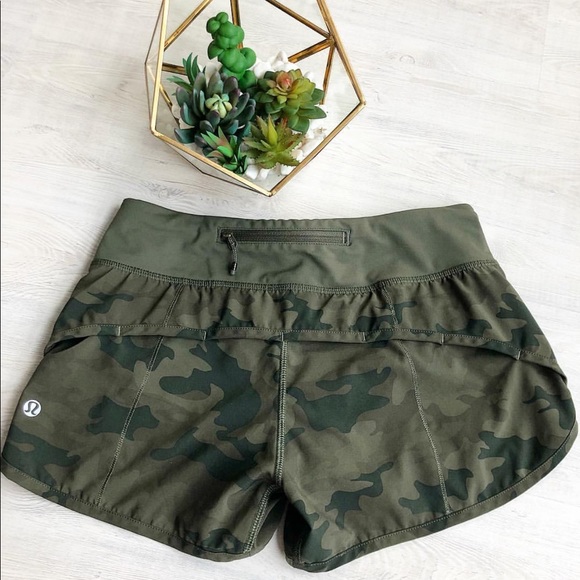 Lululemon Green Camo Speed Shorts Size 2 - Picture 3 of 5